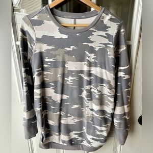 Isabel MATERNITY by Ingrid & Isabel grey camo top
